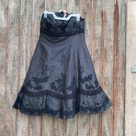 SHANI 100% silk hand beaded strapless dress - Picture 3 of 15